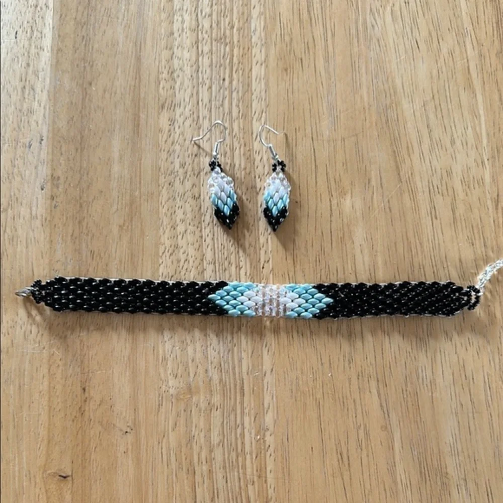 Handmade Matching Bracelet & Earring Set 👧